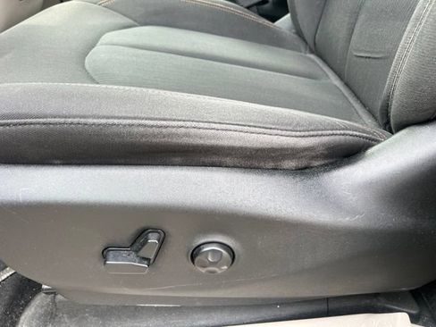 Used 2018 Chrysler Pacifica LX FWD image 16