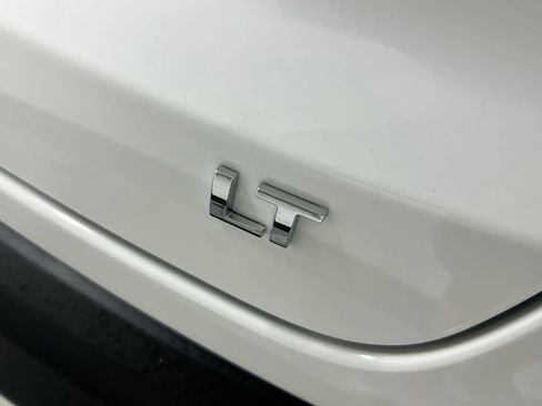 Used 2025 Chevrolet Trax LT FWD image 26