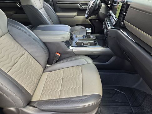 Used 2024 Chevrolet Silverado 1500 ZR2 w/ Technology Package image 12