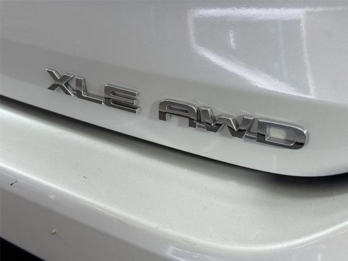Certified 2025 Toyota Highlander XLE AWD/4WD image 15