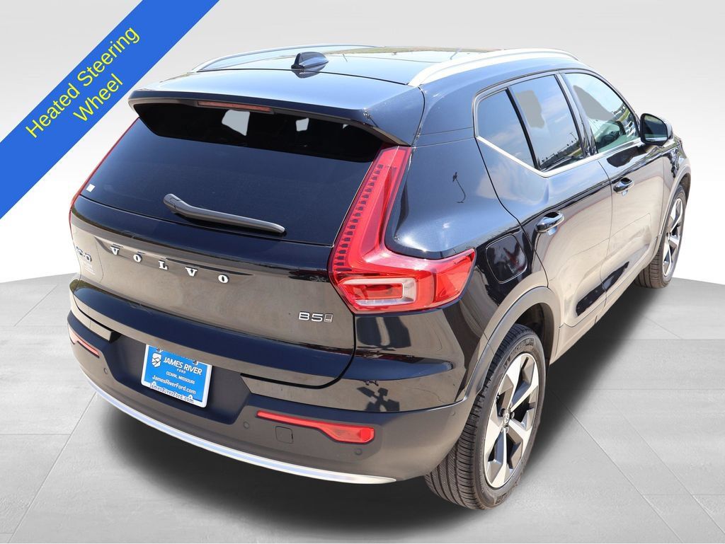 Used 2025 Volvo XC40 B5 Plus AWD/4WD image 5