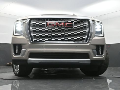 Used 2021 GMC Yukon Denali w/ Denali Premium Package RWD image 28