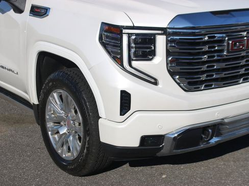 Used 2025 GMC Sierra 1500 Denali w/ Technology Package AWD/4WD image 9