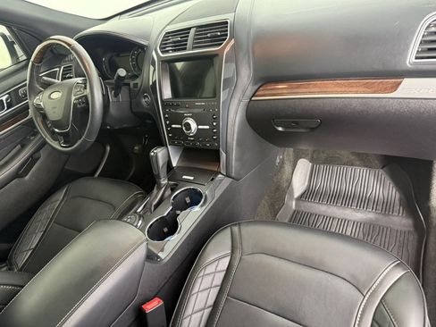 Used 2017 Ford Explorer Platinum AWD/4WD image 11
