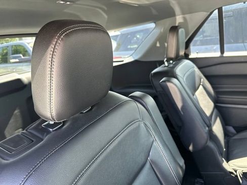 Used 2023 Ford Explorer Limited w/ Limited Technology Package AWD/4WD image 18