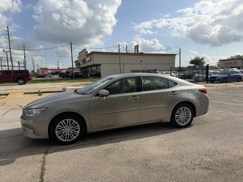 Used 2015 Lexus ES 350 w/ Luxury Package FWD image 15