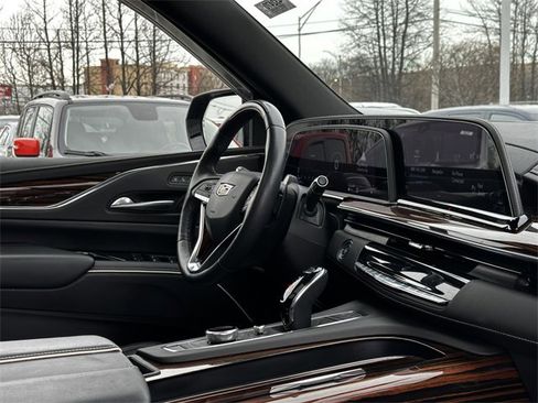 Used 2023 Cadillac Escalade Premium Luxury image 32