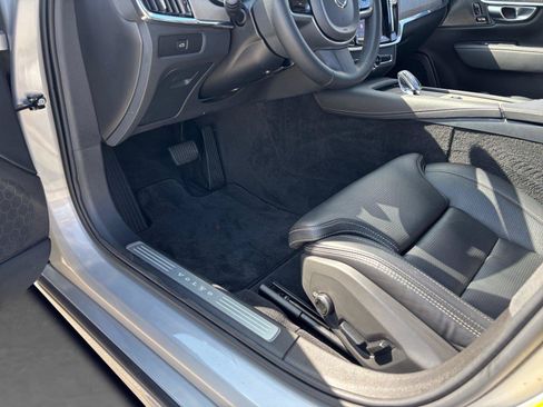 Used 2023 Volvo S90 B6 Ultimate w/ Lounge Package AWD/4WD image 39