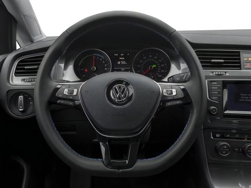 Used 2016 Volkswagen e-Golf SE image 6