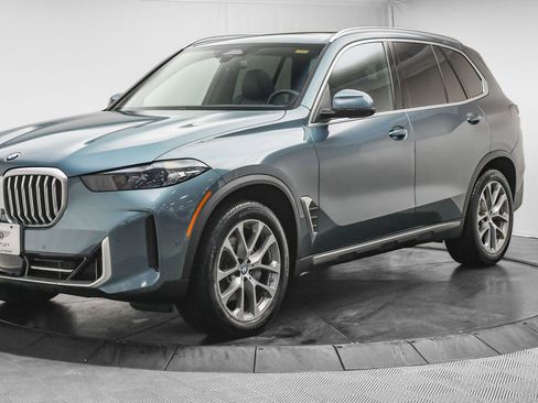 Used 2024 BMW X5 xDrive40i w/ Parking Assistance Package image 3