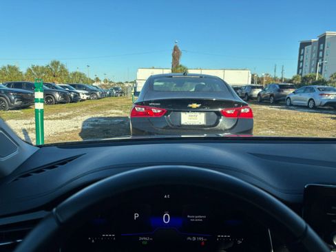 Used 2025 Volkswagen Jetta SE image 14