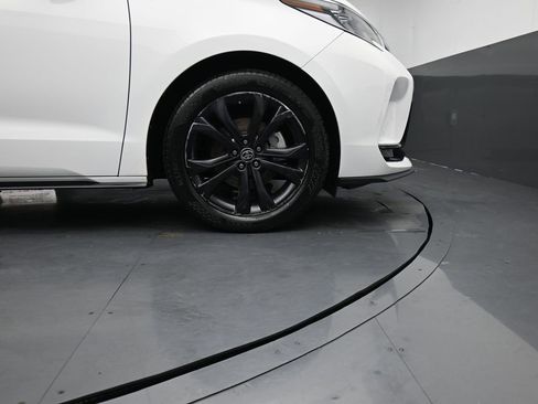 Used 2023 Toyota Sienna XSE image 11