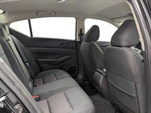 Used 2025 Nissan Altima 2.5 SV FWD image 17
