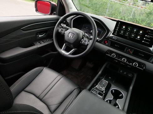 Used 2026 Honda Pilot image 9