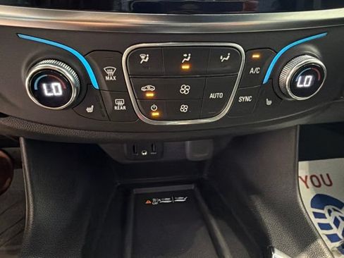 Used 2023 Chevrolet Traverse LT FWD image 22