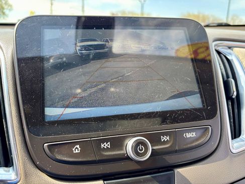 Used 2018 Chevrolet Malibu LT FWD image 4