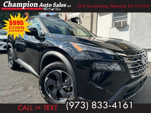 Used 2024 Nissan Rogue SV FWD image 1