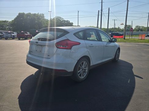 Used 2017 Ford Focus SE w/ Cold Weather Package FWD image 3