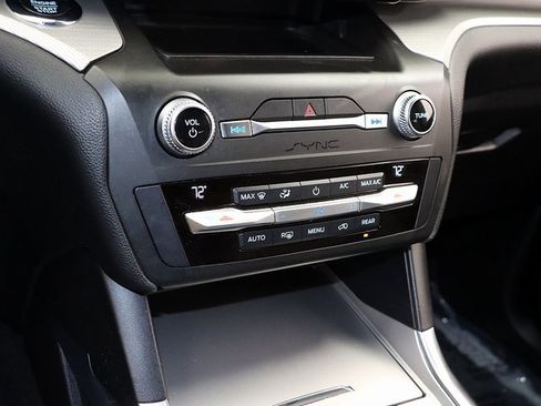 Used 2020 Ford Explorer XLT w/ Equipment Group 202A image 22