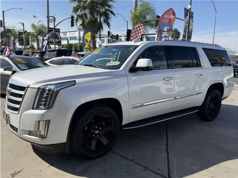 Used 2018 Cadillac Escalade ESV Luxury RWD image 10