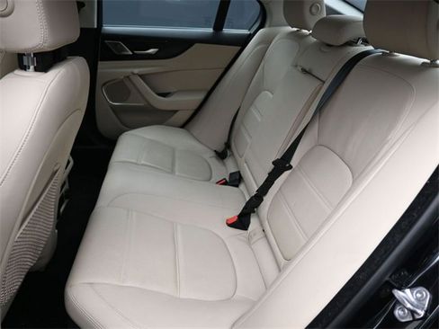 Used 2020 Jaguar XE S image 12