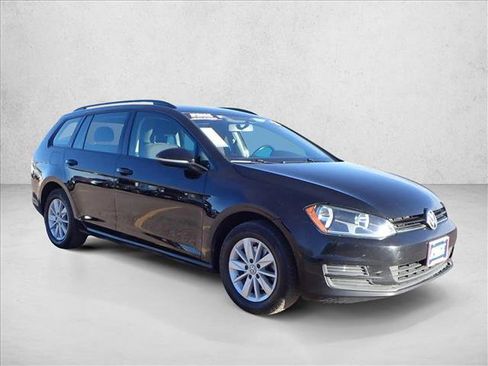 Used 2016 Volkswagen Golf S image 6