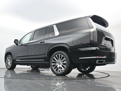 New 2026 Cadillac Escalade ESV Platinum Luxury w/ LPO, Floor Liner Package AWD/4WD image 17