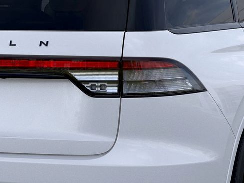 New 2026 Lincoln Aviator Black Label w/ Jet Appearance Package AWD/4WD image 21