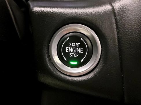 Used 2021 Chevrolet Tahoe Premier w/ Premium Package image 34