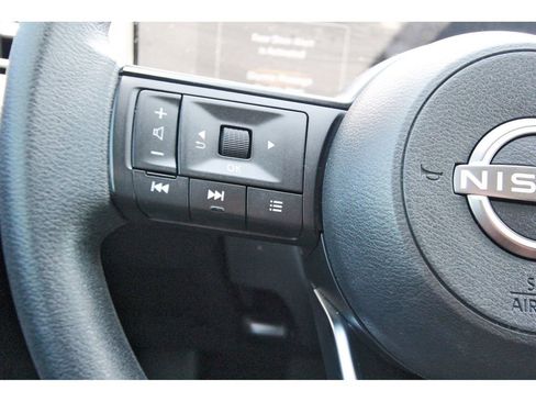 Used 2025 Nissan Kicks SV w/ Charging Package FWD image 13