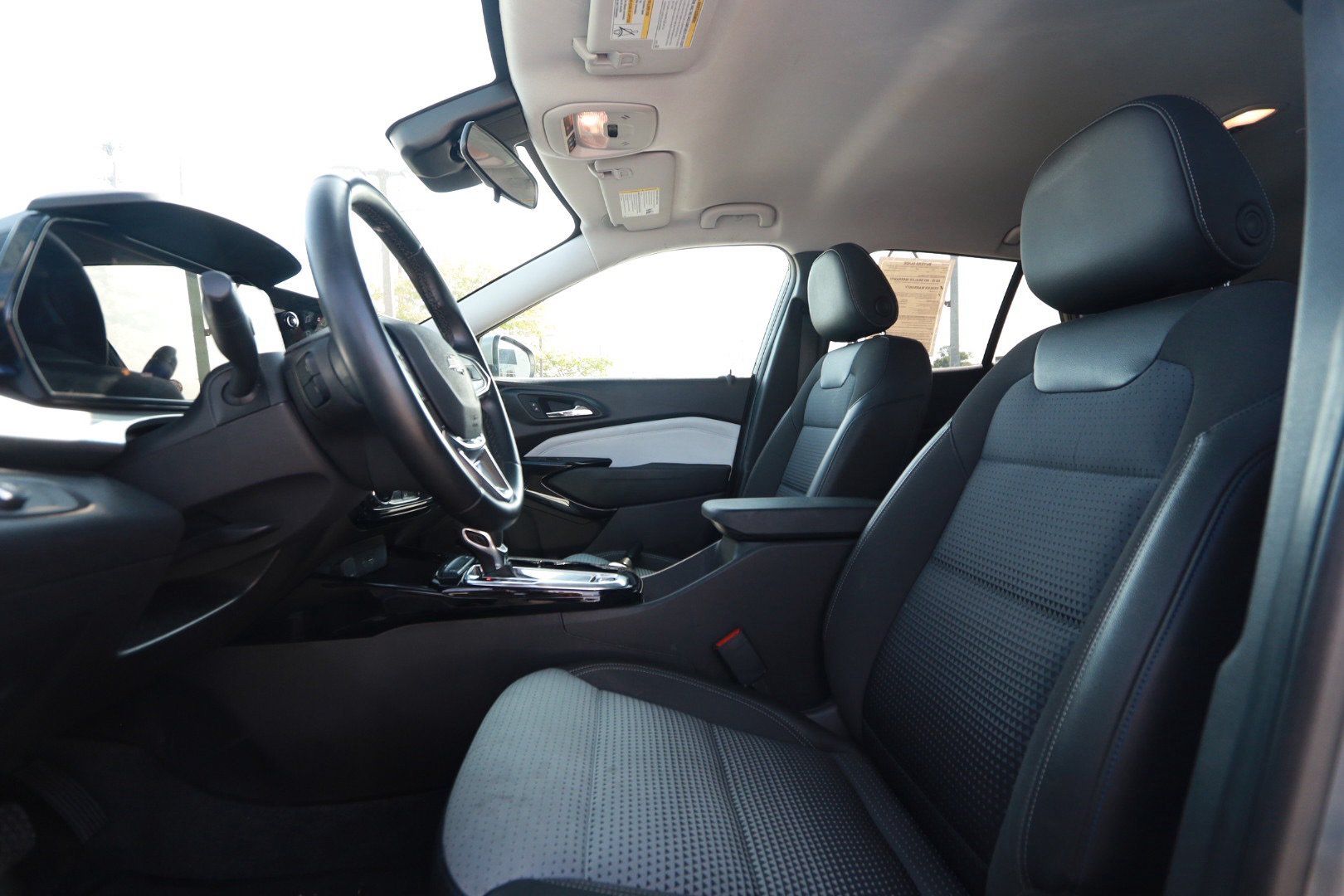 Used 2025 Chevrolet Trax LT w/ LT Convenience Package FWD image 18