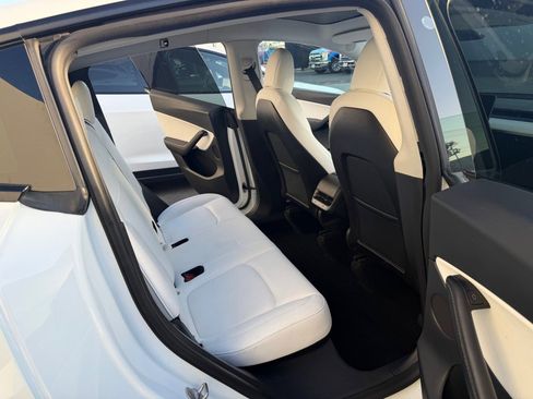 Used 2021 Tesla Model Y Long Range AWD/4WD image 14
