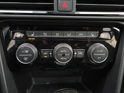 Used 2024 Volkswagen Taos SE image 28