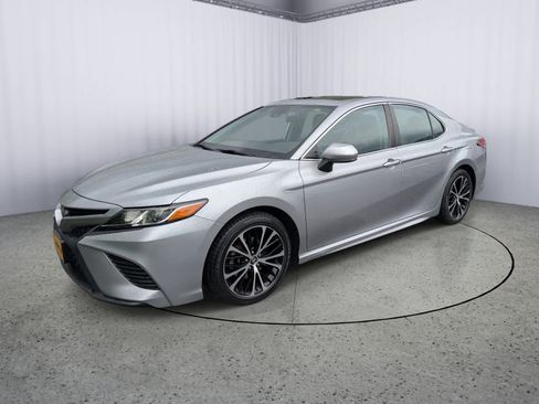Used 2019 Toyota Camry SE w/ Carpet Mat Package FWD image 6