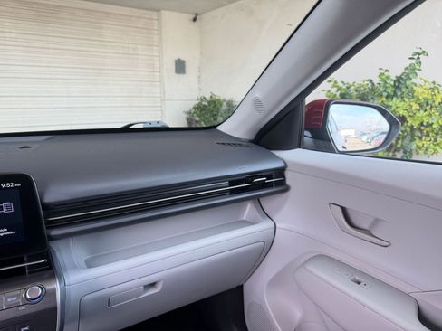 Used 2025 Hyundai Kona SEL image 37