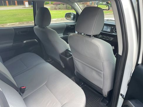 Used 2016 Toyota Tacoma SR5 RWD image 13