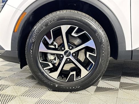 Used 2024 Kia Sportage EX image 31