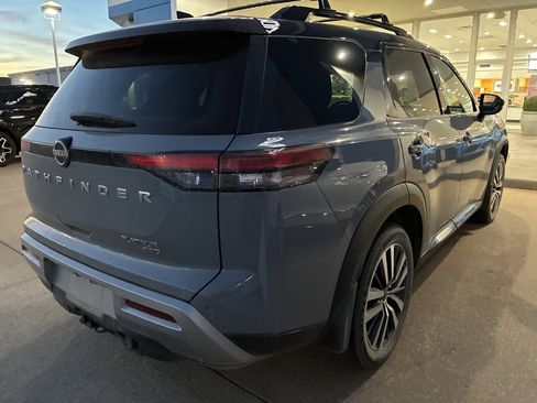 Used 2022 Nissan Pathfinder Platinum w/ Cargo Package image 4