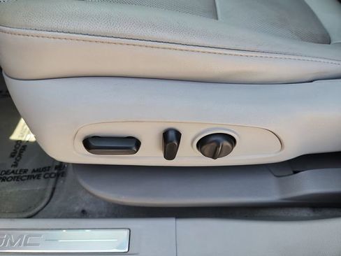 Certified 2020 GMC Acadia SLT w/ Driver Alert Package II FWD image 19