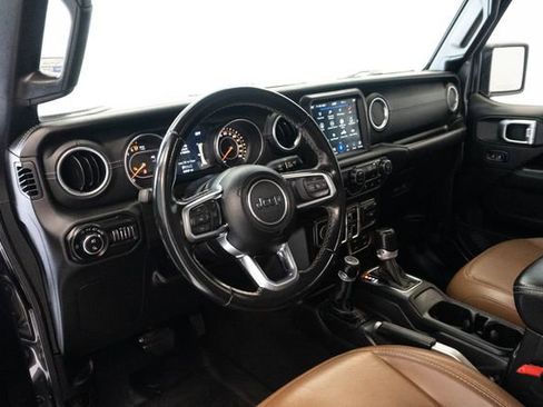 Used 2020 Jeep Gladiator Overland AWD/4WD image 3
