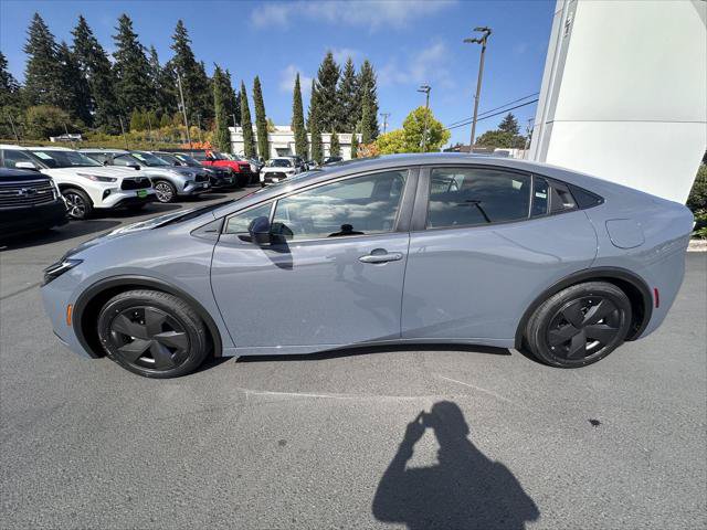 Certified 2025 Toyota Prius LE FWD image 4