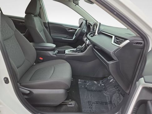 Used 2024 Toyota RAV4 XLE FWD image 28