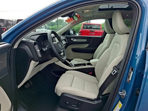 Used 2025 Volvo XC40 B5 Ultra w/ Climate Package AWD/4WD image 17