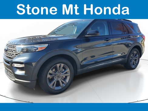Used 2022 Ford Explorer XLT w/ Equipment Group 202A image 3