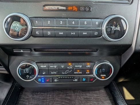 Used 2018 Ford Expedition Limited w/ Equipment Group 302A RWD image 17