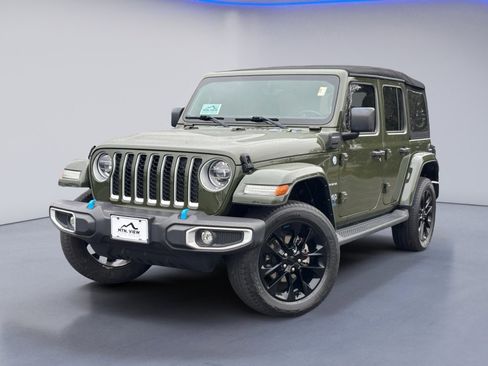 Used 2022 Jeep Wrangler Unlimited Sahara w/ Cold Weather Group image 2