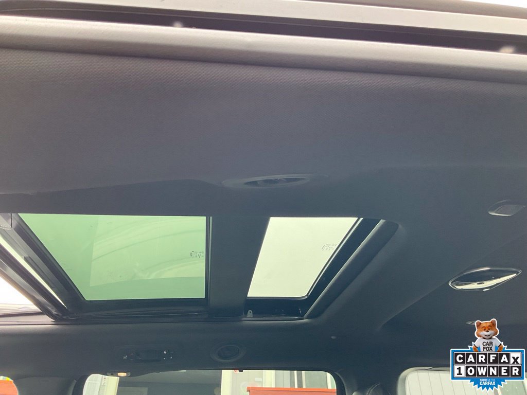 Used 2023 Chrysler Pacifica Limited w/ Uconnect Theater Family Group FWD image 34