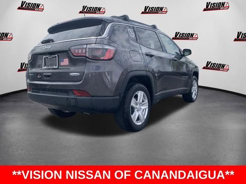 Used 2022 Jeep Compass Latitude w/ Convenience Group AWD/4WD image 3