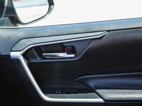 Certified 2020 Toyota RAV4 XLE w/ Carpet Mat Package FWD image 21