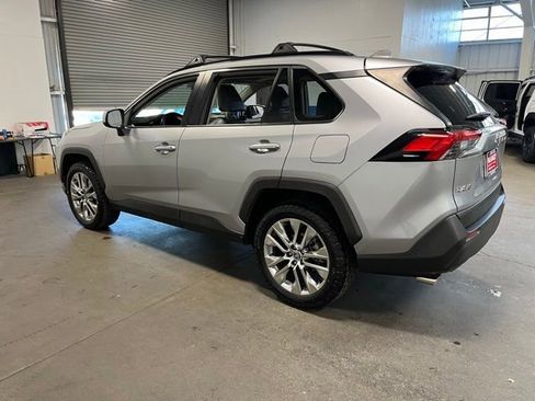 Used 2020 Toyota RAV4 XLE Premium AWD/4WD image 5